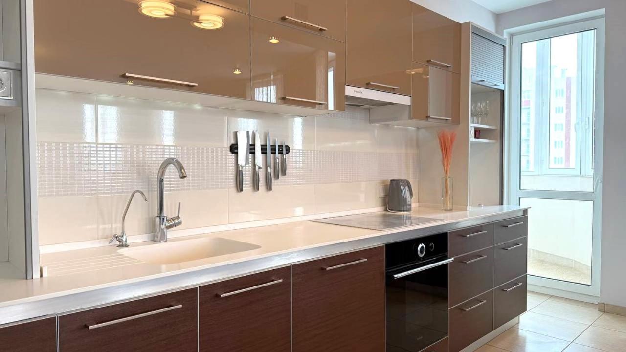 Bright House On 23 Serpnya Kharkiv Exterior photo