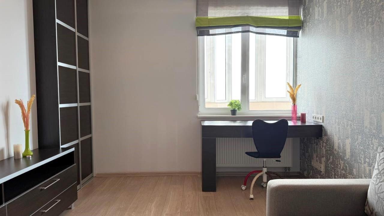 Bright House On 23 Serpnya Kharkiv Exterior photo